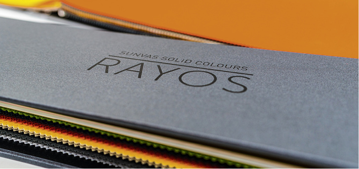 <p>
</p>

<p>
Die Rayos-Kollektion soll der Industrie und dem Fachhandel mit Textil- und Fächerkollektionen, mit Liassen und Fotokarten, eine gewohnt schnelle Orientierung bei der Beratung bieten.
</p> - © Foto: Swela


