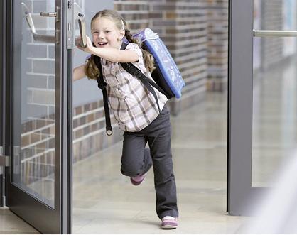 



Auch Kinder haben keine Schwierigkeiten, die neue zweiflügelige Wicstyle 75 evo zu öffnen.
