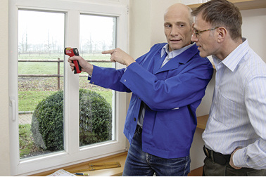 <p>
</p>

<p>
Der kostenlose Energie-Check von „Haus sanieren – profitieren“ zeigt, wie energieeffizient die Fenster des eigenen Hauses sind.
</p> - © Foto: Deutsche Bundesstiftung Umwelt

