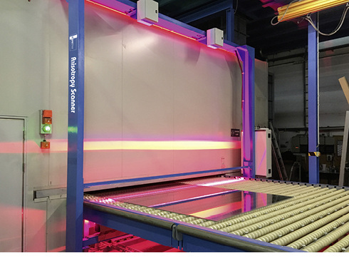 



Am Ausgang des Ofens können Scanner die visuelle Qualität prüfen, wie z. B. Kernfehler, Kratzer, Haze etc. und eine Anisotropie-Bewertung durchführen. 
