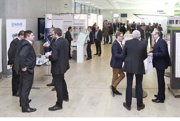 



Die Ausstellung im Foyer bildete für die Teilnehmer des letzten Partnertages eine gute Grundlage für interessante Gespräche vor, während und nach der Tagung.
