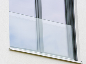 <p>
</p>

<p>
Die Glasabsturzsicherung besteht aus 16 mm dickem Sicherheitsglas. Die obere Glaskante wird von einem Alu-Abdeckprofil geschützt.
</p> - © Foto: Joseph Günthner GmbH

