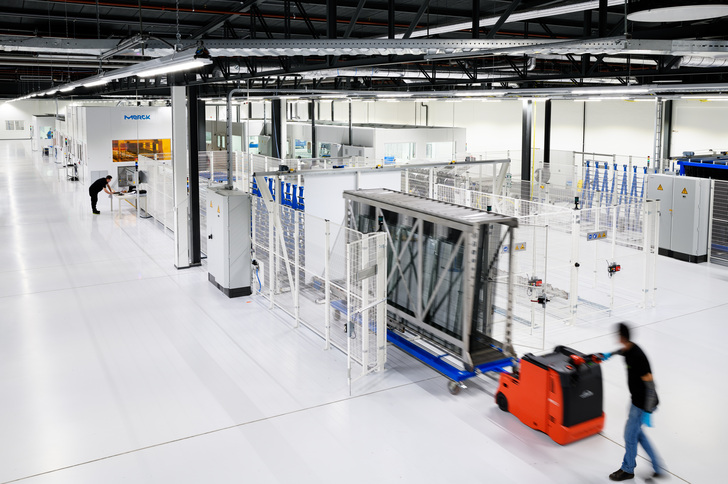 Für die neue Smart Glass Produktion hat Merck rund 15 Mio. Euro investiert. - © Merck
