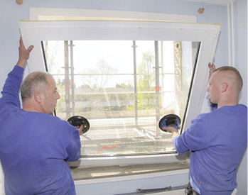 



Die insgesamt 20 Annahmestellen richten sich insbesondere an Montagetrupps und kleinere Handwerksbetriebe, die ausgebaute Fenster auch in Kleinstmengen von unter zehn nicht zwischenlagern können.
