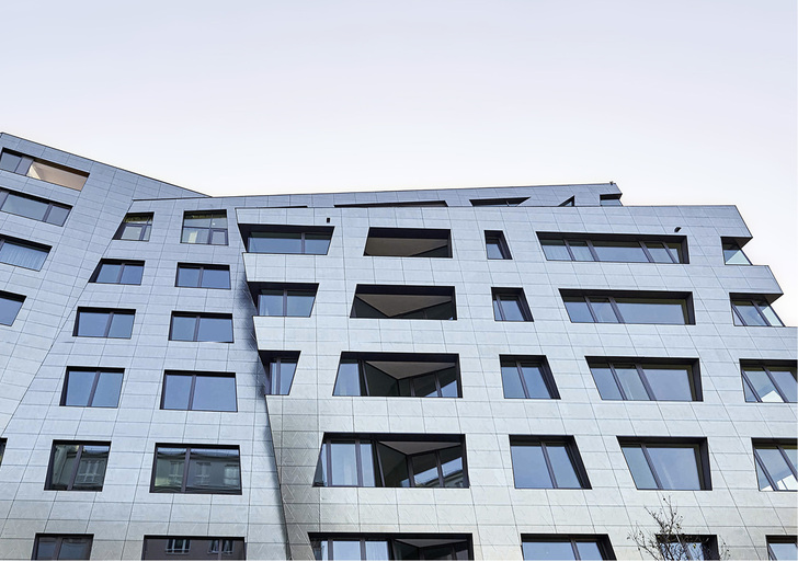 <p>
</p>

<p>
Sapphire Wohn- und Geschäftshaus von Architekt Daniel Libeskind in Berlin
</p> - © Foto: André Baschlakow


