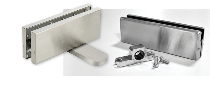 



Der CRL380-Eckbeschlag (l.) kann für Glasstärken von 10 und 12 mm verwendet werden sowie für Türen bis 80 kg Gewicht und einer Maximalbreite von 1000 mm. Das passende obere Gegenstück (r.) hat die Bezeichnung PH21A.
