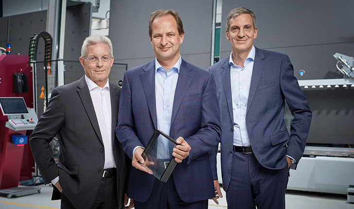 Freuen sich über die Auftragslage bei der Lisec-Gruppe (v.l.): COO Gottfried Brunbauer, CEO Othmar Sailer und CTO Anton Walser.