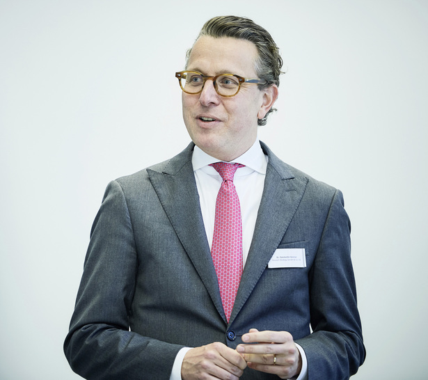 Dr. Constantin Greiner leitet bei der Munich Strategy Group den Geschäfts­bereich Bau. - © Munich Strategy Group
