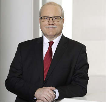 



Hans-Peter Langer ist Präsident des BAGV GLAS+SOLAR. Bei der Schott AG, Mainz, ist er als Group Executive Vice President für den Bereich Human Resources zuständig.
