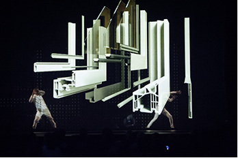 



Das neue Kunststoff/Aluminium-Fenster KF 310 wurde durch eine spektakuläre Holo-Show in Szene gesetzt.
