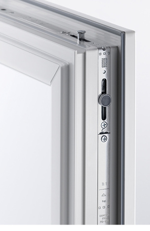 



Bei activPilot Control befindet sich am Fensterflügel wahlweise ein beweglicher (Bild) oder ein starrer Kontaktgeber.
