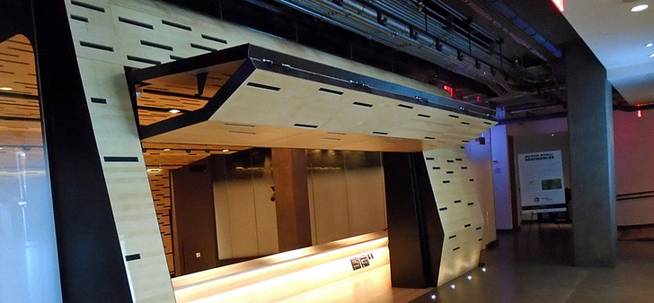 Je nach Einsatzbedingungen werden bei BeluTec Hebefaltläden oder Hebefalttore produziert. Der Optik der Oberfläche sind dabei keine Grenzen gesetzt, da weder Gewicht noch Oberflächenmaterial einer Einschränkung unterliegen.