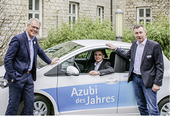 <p>
</p>

<p>
Azubi des Jahres wurde Kai Schober aus Gießen, der jetzt das Azubi-des-Jahres-Auto für ein Jahr nutzen darf.
</p> - © Semcoglas

