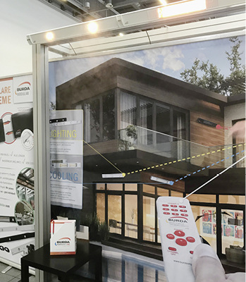 



Das steckbare System überzeugte in seinem einfachen Aufbau, der absolute Flexibilität für die Gestaltung und die Nutzung beim Kunden ermöglicht.
