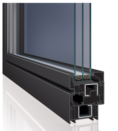 Das schlanke 76mm-Fensterprofilsystem Elegante ist eine wärmedämmende Alternative zu Aluminium-Fenstern. - © Inoutic
