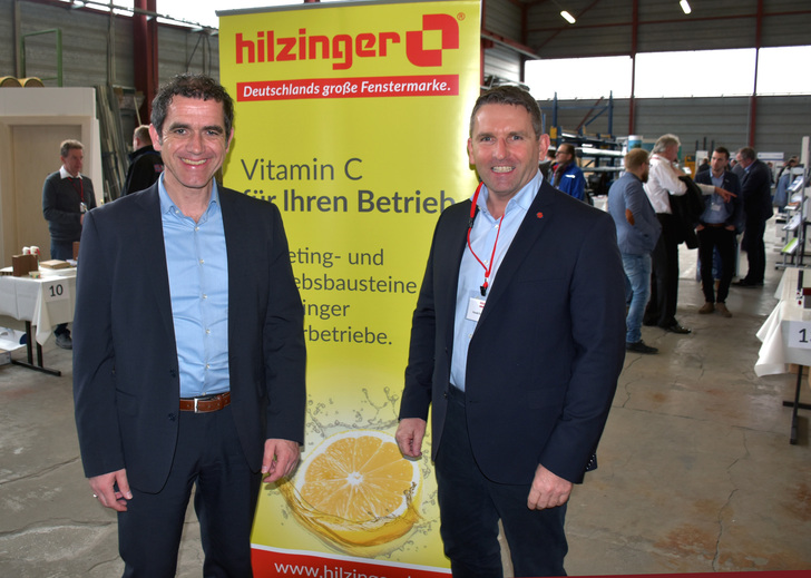 Unternehmenscoach Armin Leinen (l.) und Marketingleiter Harald Schmidt auf den hilzinger Partnertag 2018. - © Daniel Mund / GLASWELT
