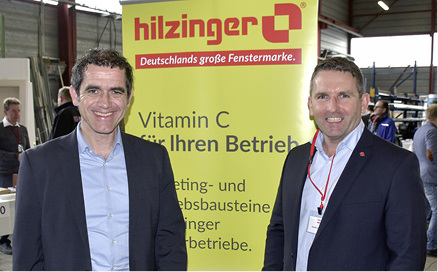 <p>
Unternehmenscoach Armin Leinen (l.) und Marketingleiter Harald Schmidt auf den hilzinger Partnertag 2018.
</p>

<p>
</p> - © Foto: Daniel Mund / GLASWELT

