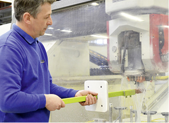 



So lässt sich von außen das Werkzeug sicher schleifen.
