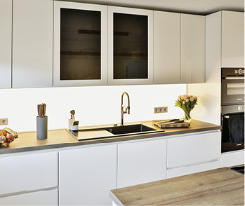 



Lechtendes Cleverglas gibt es für Interieur und Fassade
