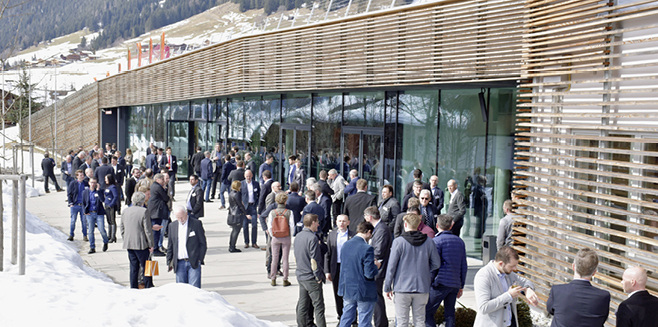 <p>
</p>

<p>
Rund 300 Teilnehmerinnen und Teilnehmer kamen zum Fenster-Türen-Treff 2018, der vom 8. bis 9. März im verschneiten Alpbach in Tirol stattfand.
</p> - © Foto: Daniel Mund / GLASWELT

