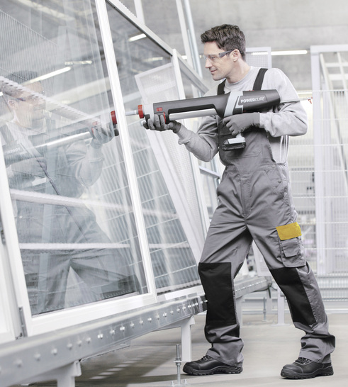 Der PowerCure Dispenser ermöglicht eine mobile und einfache Verarbeitung von beschleunigten 1K-Klebstoffen.