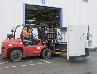 



Die neue Maschine braucht zwar nur eine verhältnismäßig kleine Stellfläche, der Aufbau war dennoch eine Herausforderung.
