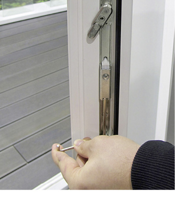 



Fenster sind alltägliche Gebrauchsgegenstände und müssen demnach auch in bestimmten Intervallen gewartet werden. 
