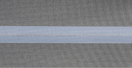 



Anstelle von weißem Nähfaden wird ein Klebeband verwendet, das insbesondere bei Sonnenschein kaum sichtbar sein soll,
