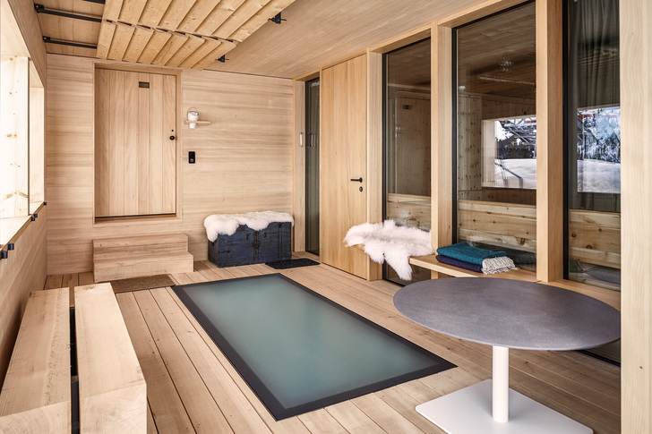 Das begehbare und feuerbeständige Oberlicht Skyfloor BS eignet sich durch seine Barrierefreiheit für viele Einsatzgebiete.