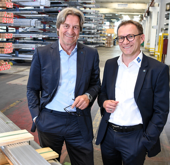 (v.l.) Johann Obermayr übergibt Martin Götze die Verantwortung für alle Vertriebsaktivitäten von BUG Aluminium-Systeme