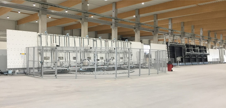 Mit dem integriertes Drehband lassen sich Gläser bis zu 12 m Länge handhaben und drehen.