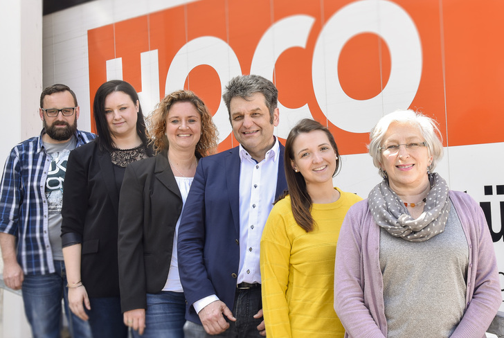 Das Hoco-Team am neuen Leitstand (v.l.n.r.): Timo Klante, Silvia Orthuber, Eva Heller, Jonny Eke (Exxent Consulting), Linda Schätz, Uschi de la Torre Altena