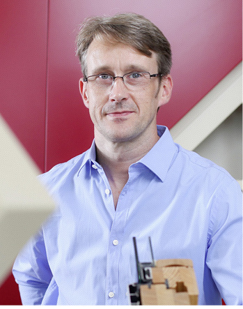 



Jörg Stahlmann arbeitete als Schreinermeister im Betrieb der Familie und als Projektmanager für Holz-, Holz-Alu- und Kunststoff-Fenstersysteme sowie Fassadenprojekte. Seit 2009 leitet er die Stahlmann-Consulting GmbH und betreut nationale und internationale Kunden.
