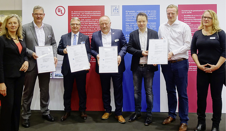 <p>
</p>

<p>
v. l.: Karin Lieb, Produktmanagerin Glas und Baustoffe, ift Rosenheim GmbH; Martin Wiesmann, Bereichsleiter RTS Industrie, Remmers GmbH; Günther Weinbacher, Leiter Schulungsmanagement, Hermann Otto GmbH; Martin Stöger, Vertriebsleiter Industrie Holzfarben und Lacke, Remmers GmbH; Paul Kemmel, Project Engineer Building & Construction, Lohmann GmbH & Co. KG; Matthias Müller, Senior Market Manager Building & Construction, ebenfalls Lohmann GmbH & Co. KG und Projektleiterin Monika Huttner vom ift Rosenheim
</p> - © Foto: ift Rosenheim

