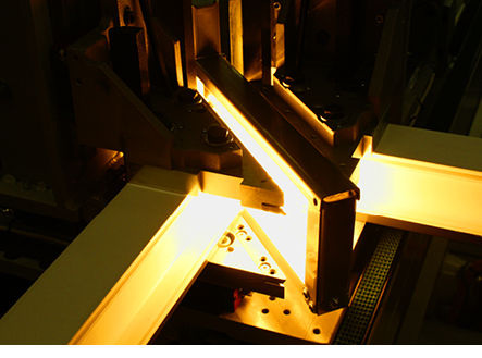 Das Infrarotschweißverfahren ist vor allem eines: Berührungslos. Daraus ergeben sich einige Vorteile.