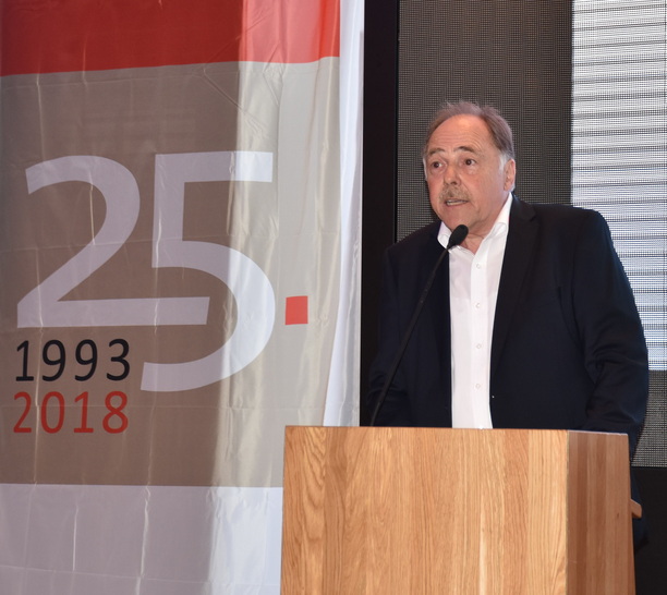 3E-Gründer und Geschäftsführer Gerhard Ebert auf der Jubiläumsfeier am 22.06. in Heidenheim - © Daniel Mund / GLASWELT

