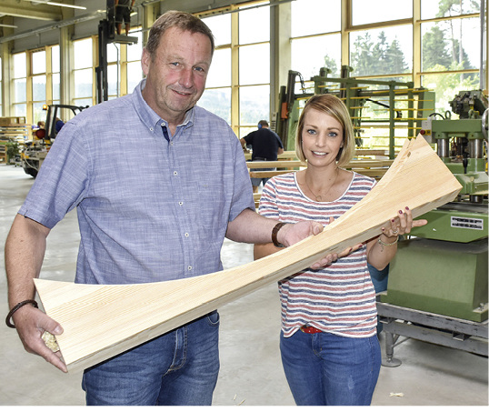 



Jürgen Nestle hat die Unternehmensnachfolge bereits jetzt geklärt: Seine Töchter Annkathrin und Janine (r.) sind seit rund einem Jahr in die Geschäftsleitung integriert.
