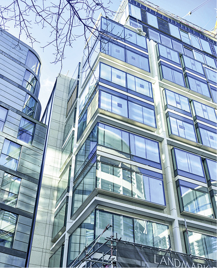 



Direkt an der Themse in London gelegen: das neue „Sugar Quay“. Sieben Gehminuten von der Tower Bridge enttsteht eine neue Londoner Luxusresidenz, ganz in Glas.
