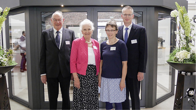 



Die Gründergeneration Gesina und Rudolf Trauernicht (l.) mit ihrem Sohn Rainer (GF) und seiner Frau Heike.

