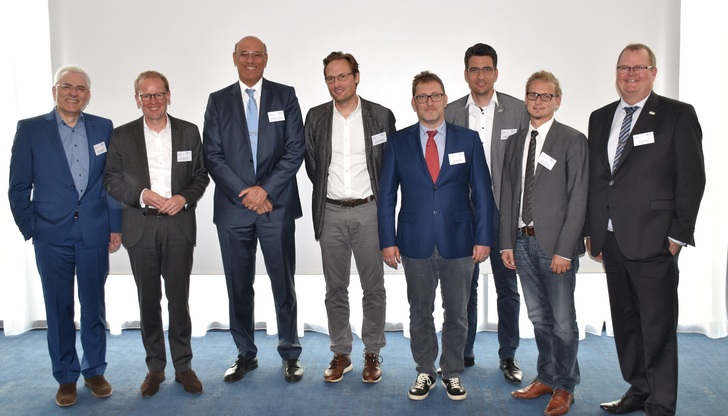 Der Leiter und alle Referenten der Fachtagung Normung und Technik vom 26. Juni 2018: (von links) Oskar Anders, Jochen Grönegräs, Prof. Christian Niemöller, Michael Elstner, Ingo Leuschner, Alexander Schwarz, Martin Drexler und Frank Koos.