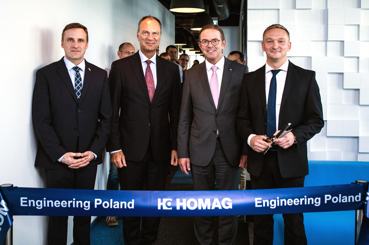 Offiziell eröffnet haben das neue Entwicklungszentrum unter anderem (v.l.) Maciej Stajewski, Geschäftsführer von HOMAG Polen, Pekka Paasivaara, Vorsitzender des Vorstands der HOMAG Group AG, Ralf W. Dieter, Vorsitzender des Vorstands der Dürr AG und Aufsichtsratsvorsitzender der HOMAG Group AG sowie Maciej Szymczak, Produktentwicklung.