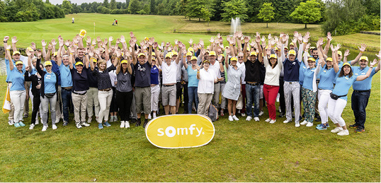
Teilnehmer haben sich beim Somfy Golf-Cup eingefunden. 



