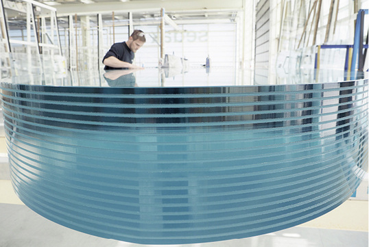 
Das 300 mm dicke VSG von sedak wiegt mehr als 3,6 t.



