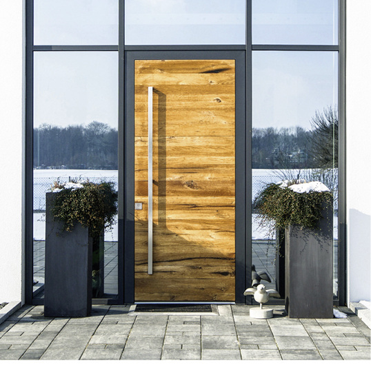 <p>
</p>

<p>
Authentisch, modern, lebendig: Die neue Haustür Aarau setzt mit ihrer hellen Eiche-Altholz-Oberfläche und den Aluminiumprofilen optische Akzente.
</p> - © Foto: Gugefuss

