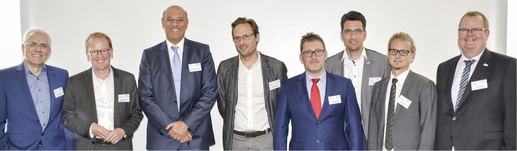 



Der Leiter und alle Referenten der Fachtagung Normung und Technik vom 26. Juni 2018: (von links) Oskar Anders, Jochen Grönegräs, Prof. Christian Niemöller, Michael Elstner, Ingo Leuschner, Alexander Schwarz, Martin Drexler und Frank Koos.
