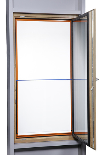 



Die flächenbündige Bauweise gewährleistet zusätzlich einen Schutz für Fensterflügel und Fassaden und bietet dadurch uneingeschränkten Panoramablick.
