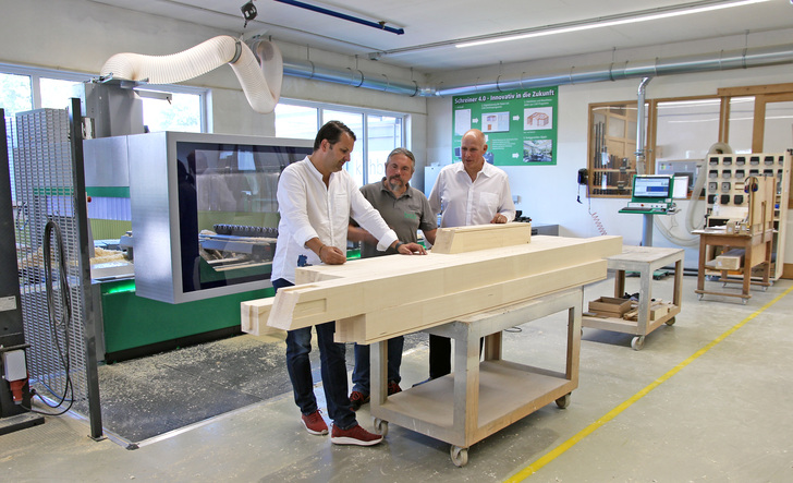 Matthias Brack: “Perfekte Holzqualität ist bei uns Standard“ - mit Leo Walter und Stefan Müller (Klaes Vertriebsleitung) - © Horst Klaes GmbH & Co. KG
