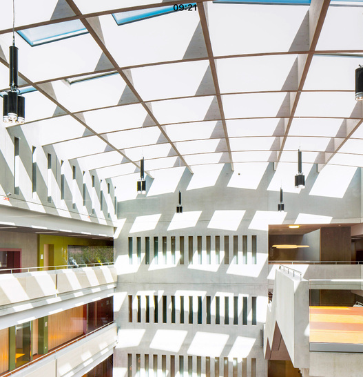 Die Größe der Dachscheiben und der Lüftungsflügel machten das Projekt für die Planer und die ausführenden Handwerker anspruchsvoll.