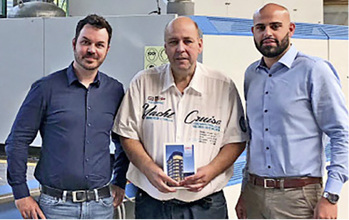 



Freuen sich über die Partnerschaft (v.l.): Florian Lindlbauer, Leiter der Sanco Beratung, Saxo-Werksleiter Karsten Spilger und Antonio Gioello (Sanco Beratung).
