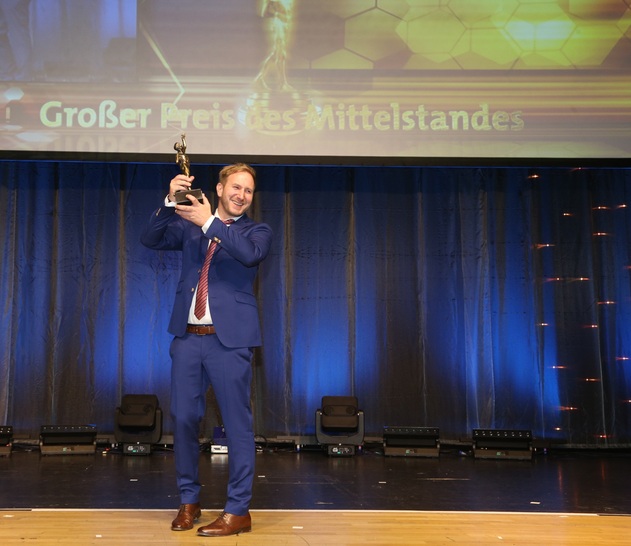 Sebastian Schmidt, Geschäftsführer der Interpane Unternehmen in Belgern und Wipperfürth, freut sich über den “Großen Preis des Mittelstandes“ der Oskar-Patzelt-Stiftung.